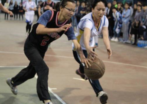 鏋楃嚂鐜蹭笌瀵规墜鎶㈢悆鐬棿